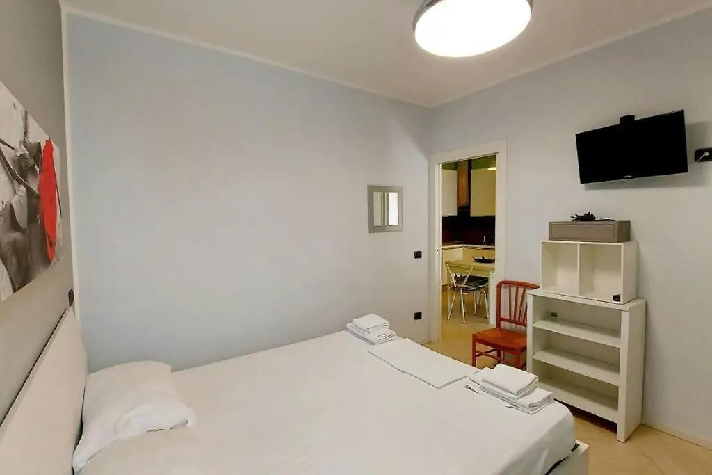 Colors Pool Apartment Bardolino Italy