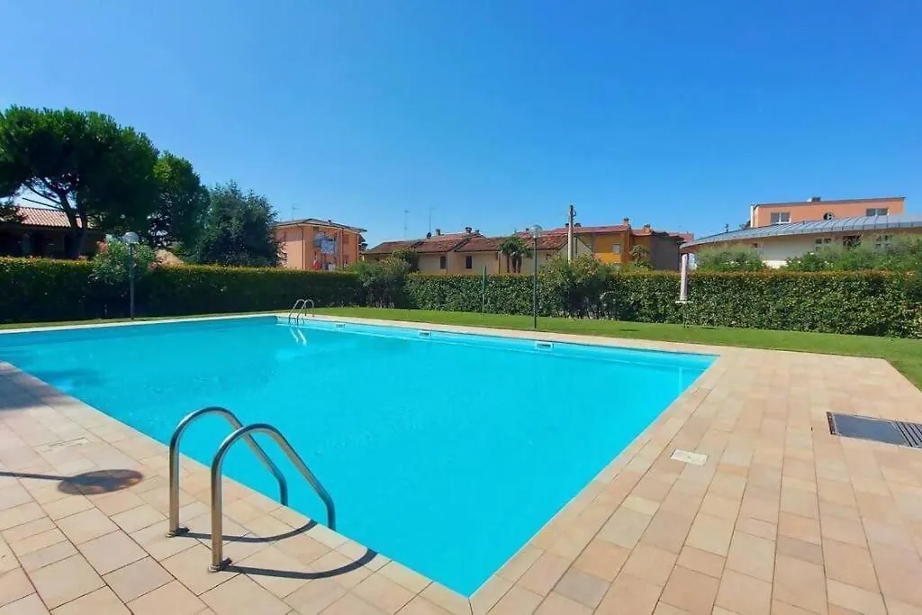 Colors Pool Apartment Bardolino Italy