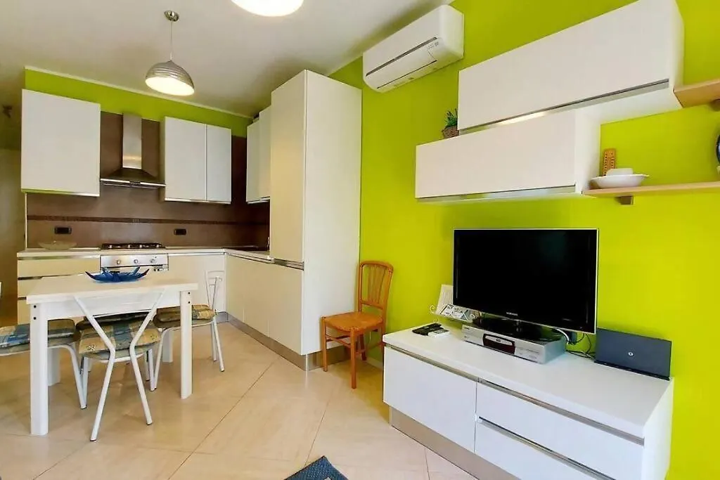 Colors Pool Apartment Bardolino Italy