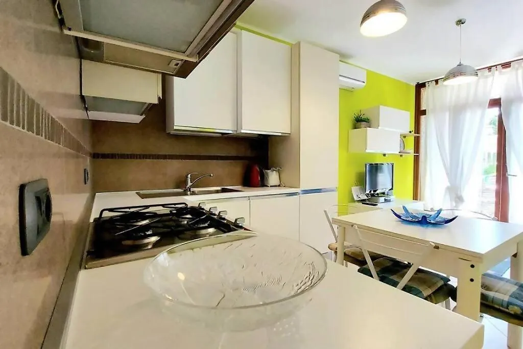 Colors Pool Apartment Bardolino