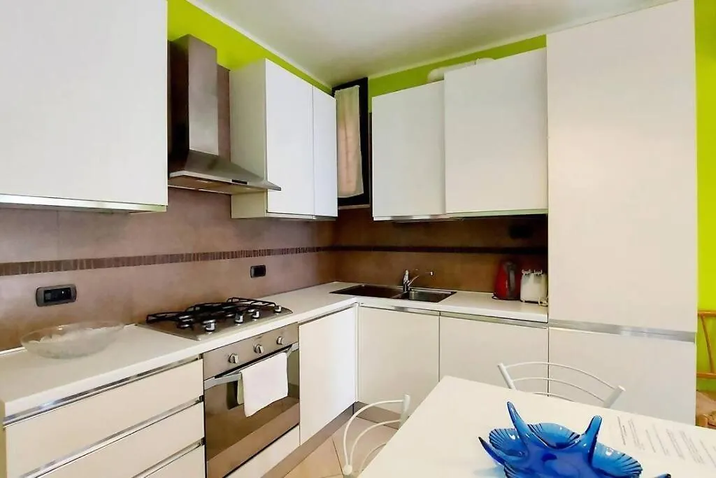 Colors Pool Apartment Bardolino Italy